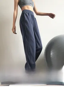 Detailansicht der lockeren Yoga-Jogginghose mit hoher Taille in Blaugrau und Hautkomfort