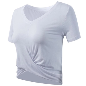 Top corto da donna bianco con scollo a V e maniche corte con nodo intrecciato sul davanti