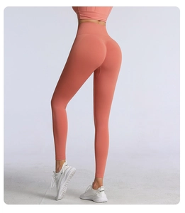 Rückansicht korallenorangefarbene High-Waist Yoga-Hose mit nahtlosem Push-up-Hebe-Effekt