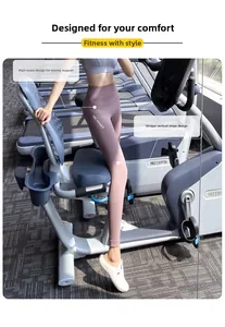 Nahaufnahme der nahtlosen High-Waist-Yogahose in Lavendel mit vertikalem Streifenmuster