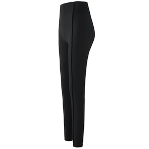 Leggings da yoga neri a vita alta ad asciugatura rapida con texture a costine e vestibilità