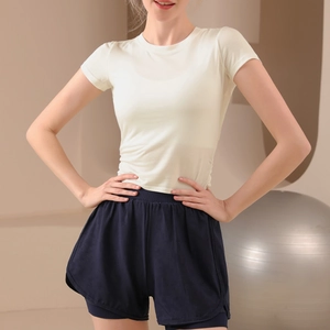 Slim fit white yoga crop top and navy blue double-layer sports shorts for women fitness