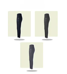 Dettaglio dei pantaloni yoga a vita alta con chiusura a tre file di ganci snellenti