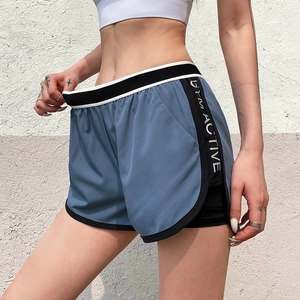 Pantaloncini sportivi 2-in-1 blu navy da donna con fodera interna e stampa gym