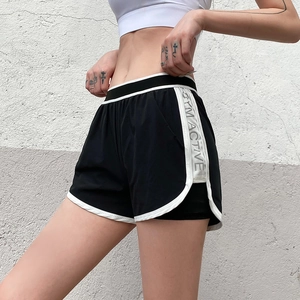 Pantaloncini sportivi 2-in-1 da donna con fodera e fascia laterale GYM ACTIVE neri