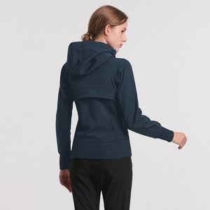 Vista posteriore di una giacca sportiva slim fit blu navy con cappuccio e polsini elastici
