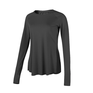 Gros plan du t-shirt de sport noir à manches longues en tissu côtelé respirant Dry Fit