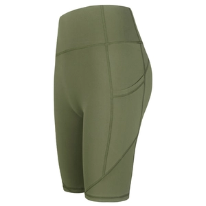 Short de yoga taille haute vert olive avec poches latérales et effet compression