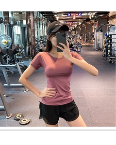 T-shirt de sport slim mauve à séchage rapide et short de course double couche pour femme