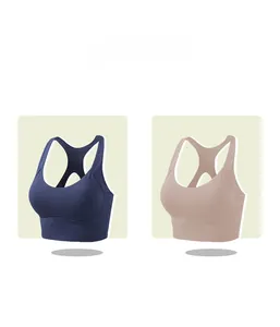 Dettaglio reggiseni sportivi senza cuciture in blu navy e beige con spalline larghe