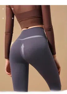 Détail du legging de yoga taille haute avec couture en Y pour un effet fessier rebondi