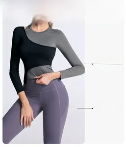 Détail du haut de yoga bicolore avec ourlet irrégulier et tissu respirant et extensible