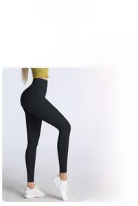 Détail de la coupe 3D taille haute sur legging fitness noir pour contrôle du ventre et galbe