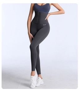 Détail du pantalon de yoga taille haute avec ceinture de contrôle abdominale à crochets