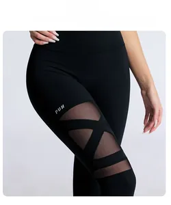 Detail der schwarzen Yoga-Leggings mit Mesh-Einsätzen und gekreuztem Träger-Design