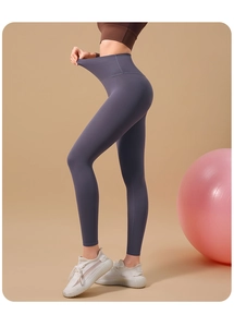 Vue latérale du legging de sport violet taille haute avec effet push-up et tissu respirant