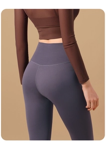Vue détaillée arrière du legging de yoga taille haute avec effet push up fessier
