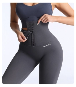 Détail du legging de yoga taille haute avec fermeture à agrafes pour le contrôle du ventre