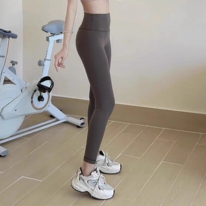 Legging de yoga taille haute effet push-up marron foncé avec compression sans couture