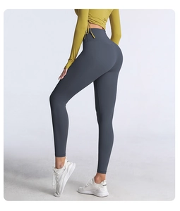 Vue détaillée du legging sans couture taille haute avec effet push-up gris foncé