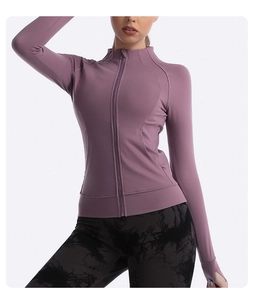 Slim fit yoga jacket with thumbholes and a stand-up collar for autumn running