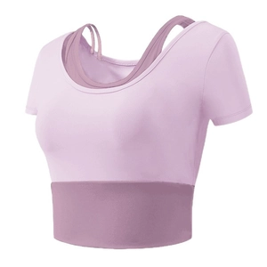 Vue détaillée du haut de yoga court violet à double épaisseur avec ceinture élastique large