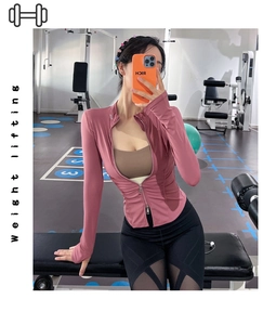 Rosafarbene Yoga-Jacke mit Reißverschluss und Daumenlöchern für das Fitnesstraining