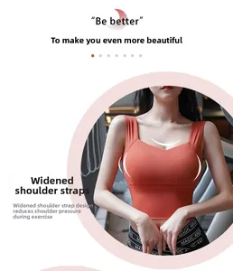 Détail des larges bretelles du soutien-gorge de sport orange pour le soulagement