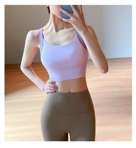 Détails de l'ensemble de sport avec brassière lilas sans couture et legging marron