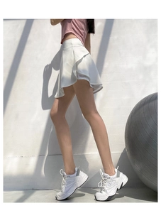 Gonna pantalone bianca da tennis a vita alta con balze e fodera interna per lo sport