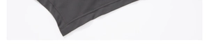 Détail du tissu gris de sport montrant des coutures de qualité et une texture maille