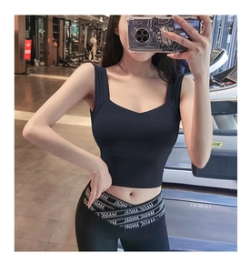 Détail du legging de sport à taille haute en V avec logo Magic Angel et brassière