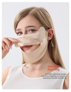 Détail de l'ouverture invisible d'un masque solaire respirant en soie de haute qualité