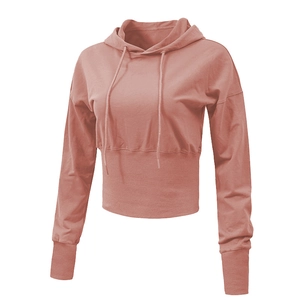 Sweat à capuche court rose poudré avec manches longues et bords-côtes pour le sport