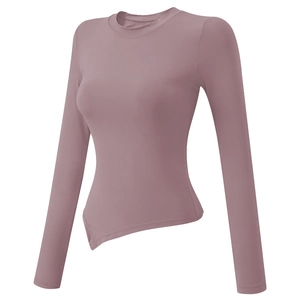 T-shirt de sport à manches longues pour femme avec haute élasticité et ourlet asymétrique
