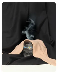 Cache-cou en soie de mûrier respirant montrant le test de vapeur à travers le tissu