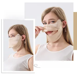 Détail du masque solaire en soie montrant le rabat nasal respirant et le tissu en soie