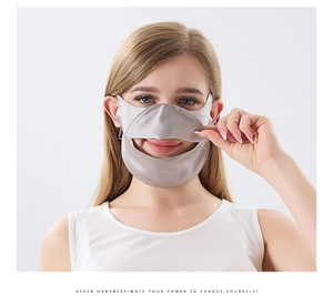 Vue détaillée du masque de protection UV en soie champagne avec ouverture buccale aérée