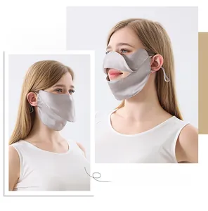 Détail du masque de protection solaire en soie grise avec sangles réglables et ouverture