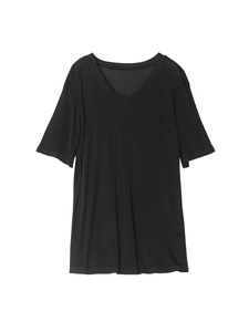 Classic black V-neck short sleeve T-shirt made of 100% mulberry silk with soft texture