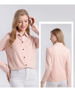 Détail de la texture bambou de la chemise rose en maille 100% laine australienne fine