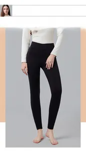 Detailansicht der Seiden-Thermo-Leggings mit hoher Taille an einem Modell mit Passform
