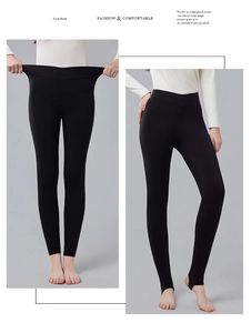 Detail der hochelastischen Taille und des Stegdesigns schwarzer Seidenthermoumleggins