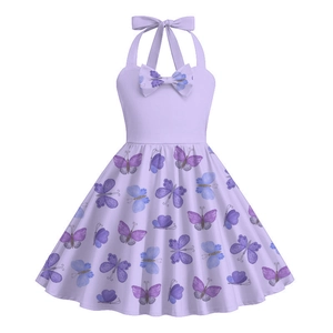 Dettaglio dell'abito a trapezio lavanda per bambina con fiocco e stampa di farfalle