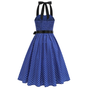 Vue détaillée du dos d'une robe vintage à pois avec taille élastique et nœud noir