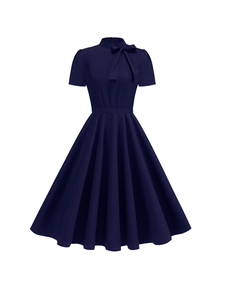 Elegante abito a ruota blu navy con colletto a fiocco e design vintage sciancrato