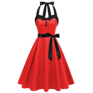 Robe dos nu vintage à pois rouges des années 1950 avec jupe évasée et nœud noir