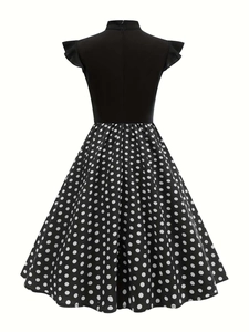 Detail of the invisible back zipper and high-quality stitching on a vintage polka dot dress