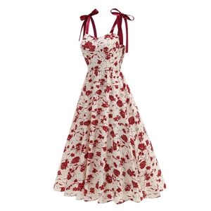Robe d'été élégante à fleurs avec nœuds rouges aux épaules et taille ajustée