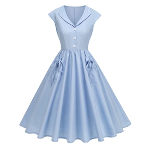 Robe vintage élégante bleu clair des années 50 avec col à revers et nœuds décoratifs